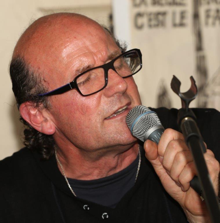 Dominique Destombes, auteur compositeur interprète, chanson française